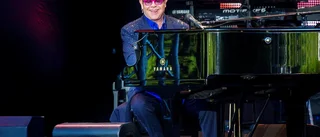 Elton John håller stilen