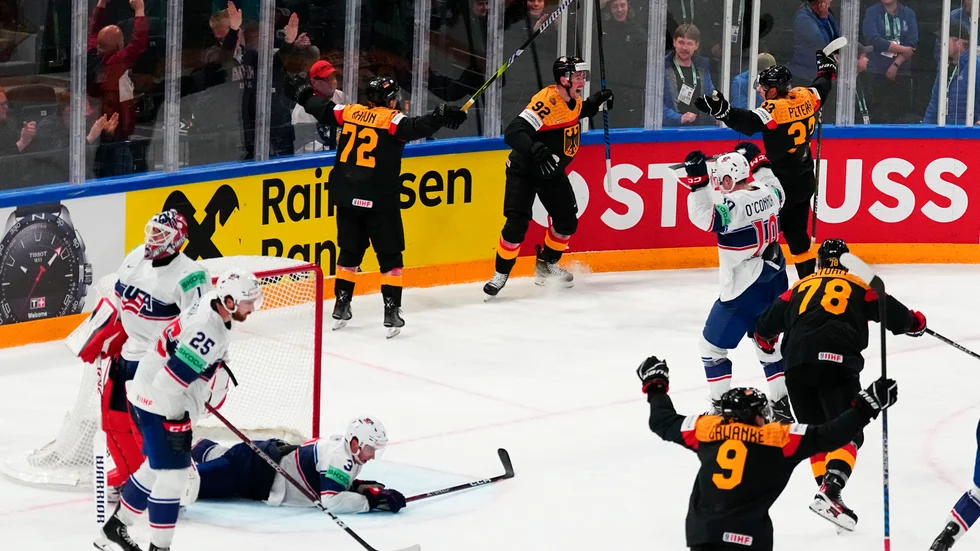 Tyskland stod för en jätteskräll och vann med 4–3 mot USA i semifinalen i ishockey-VM.