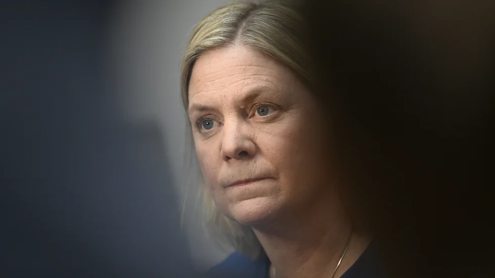 Magdalena Andersson (S) bör kritiseras för vad hon säger och gör, inte för vilket humör hon har.