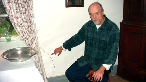 -- Se här hur det blivit, pekar ochsäger Martin Wiklander.