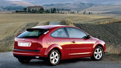 Utan att göra allt för stort våld på linjerna från tidigare Ford Focus har Ford fått till ett modernt utseende. Bild: TOMMIE LING
