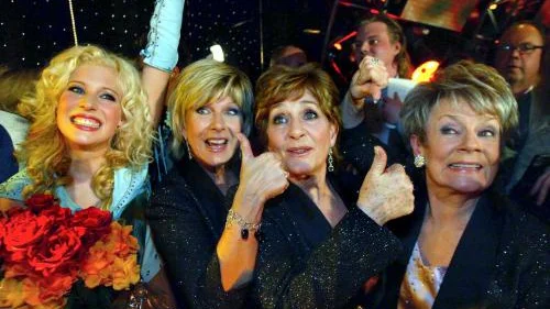 Sandra Dahlberg samt Hanson, Carson & Malmkvist, med sitt bidrag C est la vie, gick vidare i schlager-SM.Bild: PATRICK TRÄDGÅRDH/PRESSENS BILD