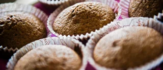 Ambulansfärd efter muffinsfika – två åtalas
