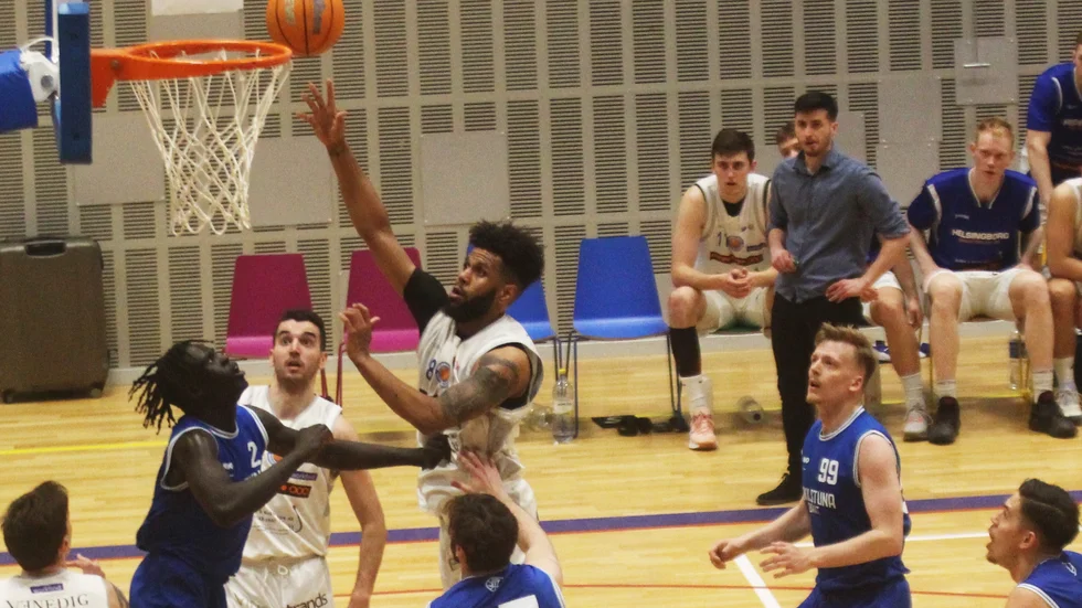 Mourwell Mourwel och Eskilstuna Basket hade inga som helst problem med plocka ner Helsingborg hemma i Stiga Sports arena.