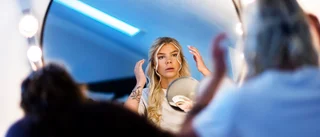 Äntligen studentbal för Tilda och Fanny