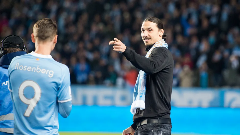 Malmö FF svenska mästare 2017. Malmö FF:s Markus Rosenberg och Zlatan Ibrahimovic, som delade ut Lennart Johanssons pokal till Malmö FF efter säsongens sista fotbollsmatch i allsvenskan, mellan Malmö FF och BK Häcken på Swedbank Stadion.