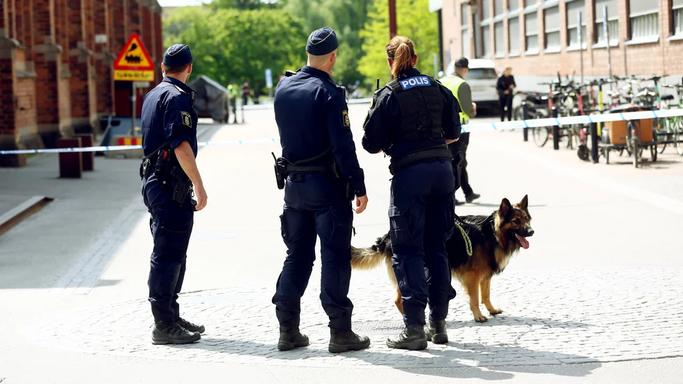 Tre av de fyra ungdomar som vårdades på sjukhus efter händelserna i Munktellområdet har fått lämna sjukhuset. De tre misstänkta förnekar brott.
