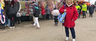 Mycket folk på Godegårds marknad trots regnet