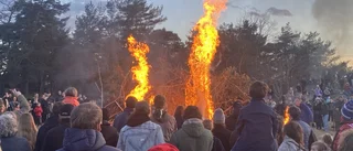 Sista april avrundades med majbrasor över hela länet