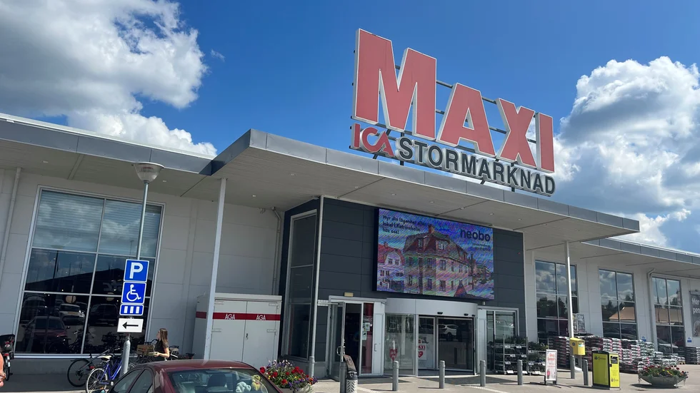 Ica Maxi är en av körens sponsorer och bjuds därmed på ett litet uppträdande nu och då. 