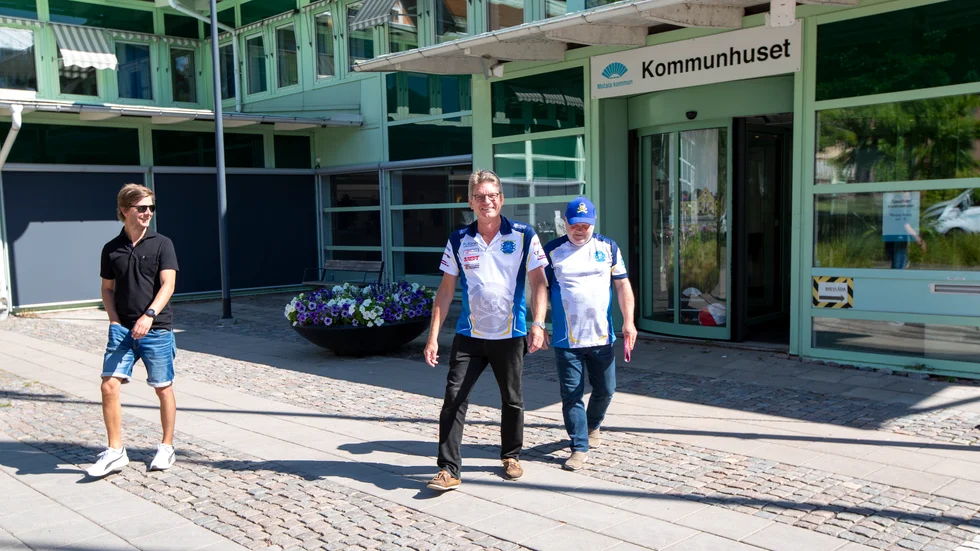Piraternas sportchef Daniel Davidsson, vice ordförande Magnus Jorheden och ordförande Conny Svärdvall meddelade på onsdagen kommunalråd Mark Henriksson (M) och oppositionsrådet Elias Georges (S) om att de säger upp avtalet för speedwayarenan på Dunteberget. 