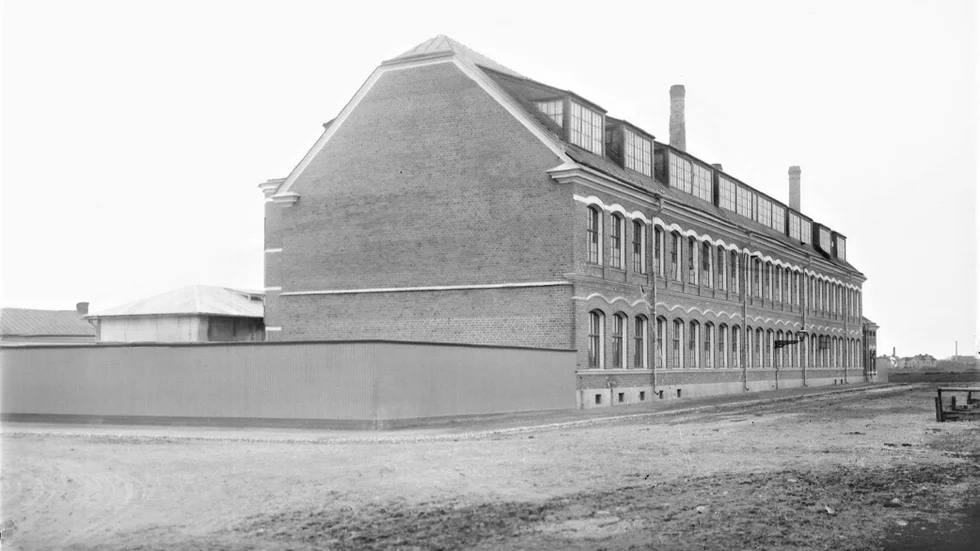 När Nymans cykelfabrik låg i hörnet Väderkvarnsgatan/S:t Persgatan år 1901.