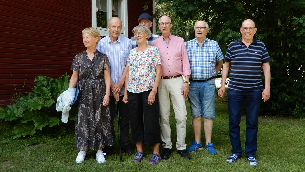 Bland de 30-tal släktingar som möttes fanns sju kusiner på plats. Från vänster: Ingrid Sjunnesson, Werner Larsson, Birgitta Larsson, Lennart Larsson, Torgny Larsson, Tommy Nilsson och Anders Larsson.