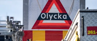 Sex inblandade i frontalkrock – fordon i brand