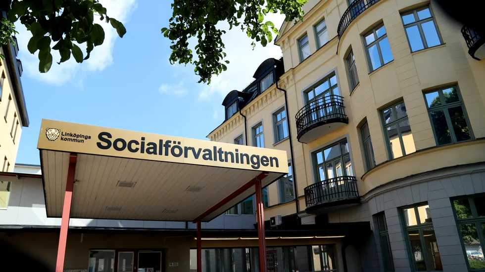 En 40-årig man hotade att spränga socialkontoret i Linköping. 