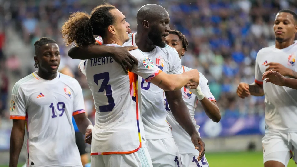 Romelu Lukaku, i mitten, firar tillsammans med lagkamraterna efter ett av sina två mål.