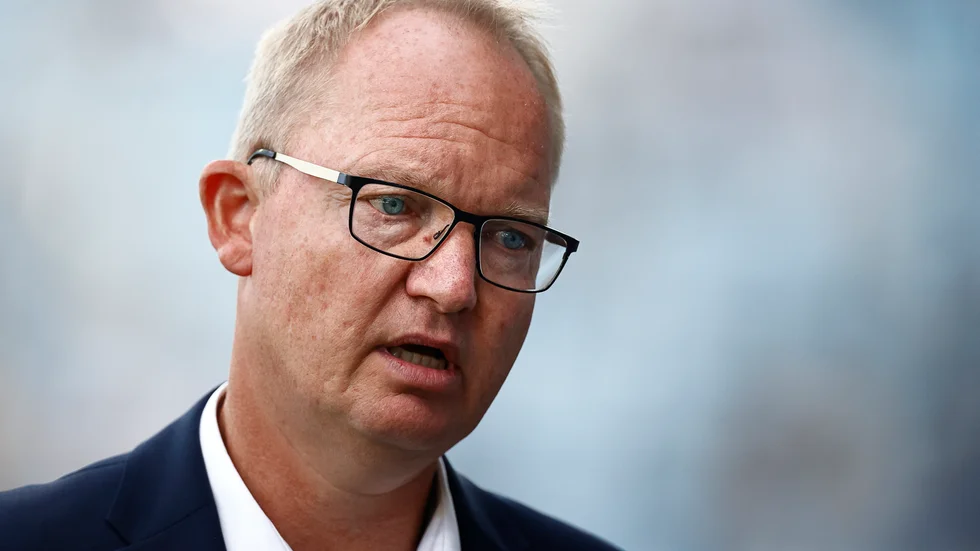 "Röda kortet går att diskutera", säger en besviken Glen Riddersholm efter förlusten mot Halmstad.