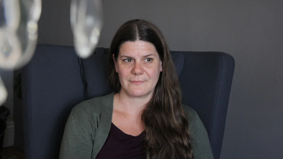 Sara Nilsson, ordförande Uppsala kvinnojour, är nöjd med partnerskapet som slutits med socialnämnden. Det ger kvinnojouren minst 2,7 miljoner per år fram till och med 2027.