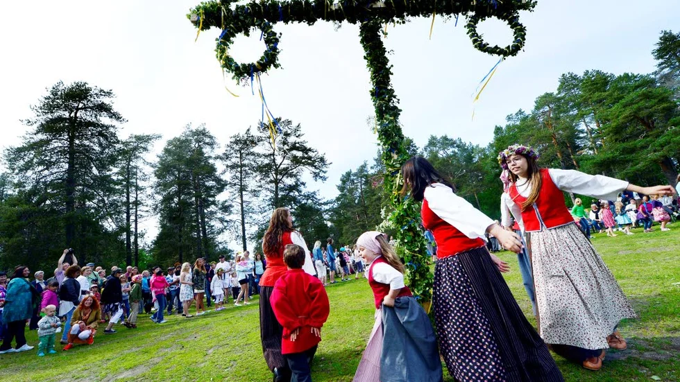 Ledighet. De allra flesta jobbar inte under midsommarhelgen.