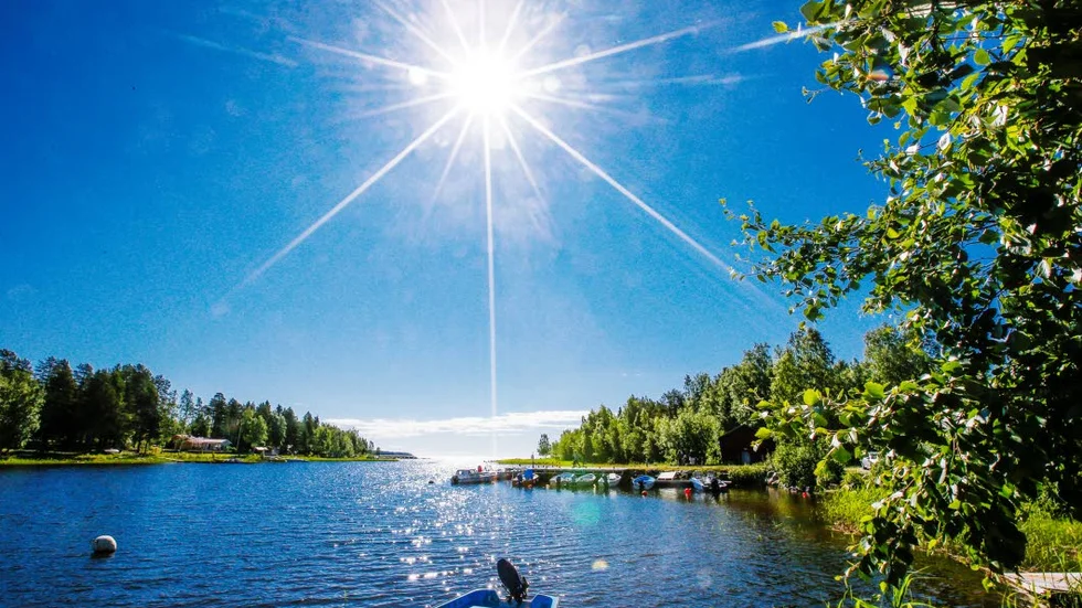 Hans, ovädret, orsakar kaos i dela av södra Sverige. Men för Norrbotten betyder det sol och värme.