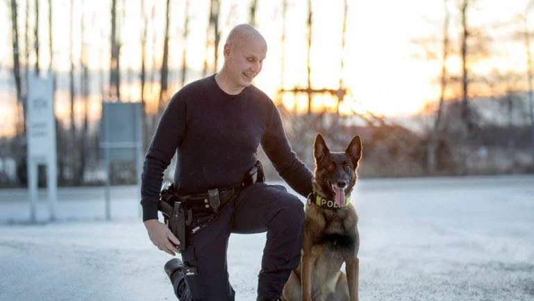 Kompisar. Jan Grankvist och hans hund Kaliber har ett nära förhållande och är i princip tillsammans dygnet om, då de både bor och arbetar ihop.