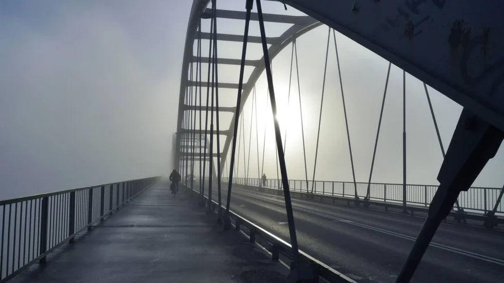 In i dimman. Septembermorgon på Bergnäsbron.