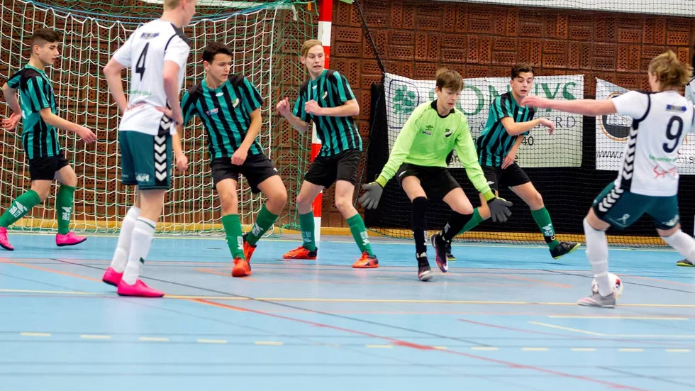 Tätt. De stora målen är ett minne blott i Boren futsal cup. Att hitta en lucka är inte det lättaste.