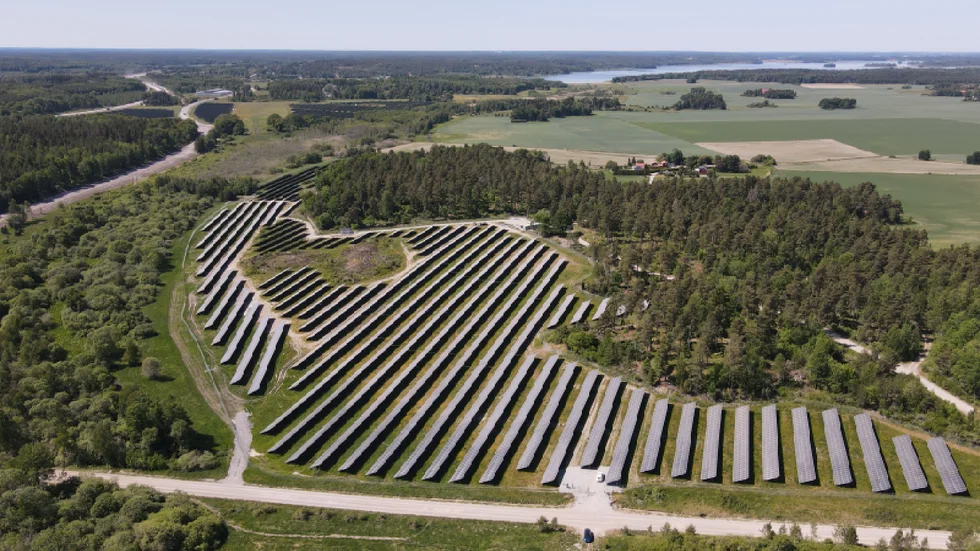 Fas två i HSB:s solcellspark i Strängnäs. Juni 2023