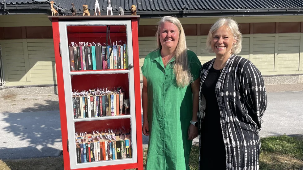 Anna Klintbom, verksamhetschef på Röda Korset och Pernilla Johansson, stadsträdgårdsmästare på Region Gotland tillsammans med årets happening. 