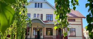 Mjölby förtjänar sanningen om anrika byggnadens fönster