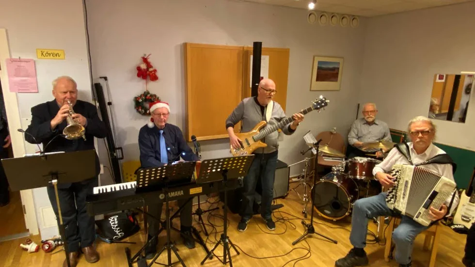Husbandet på Åkerbärets julpub bestod av Anders Gunnarson, KG Aasa, Ola Rönnbäck, Birger Nordström och Ulf Birger Johnsson.
