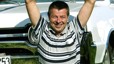 Håkan Karlsson är lättad. I flera veckor har den svarta änkan förpestat familjens tillvaro. Nu ska burken in i frysen.