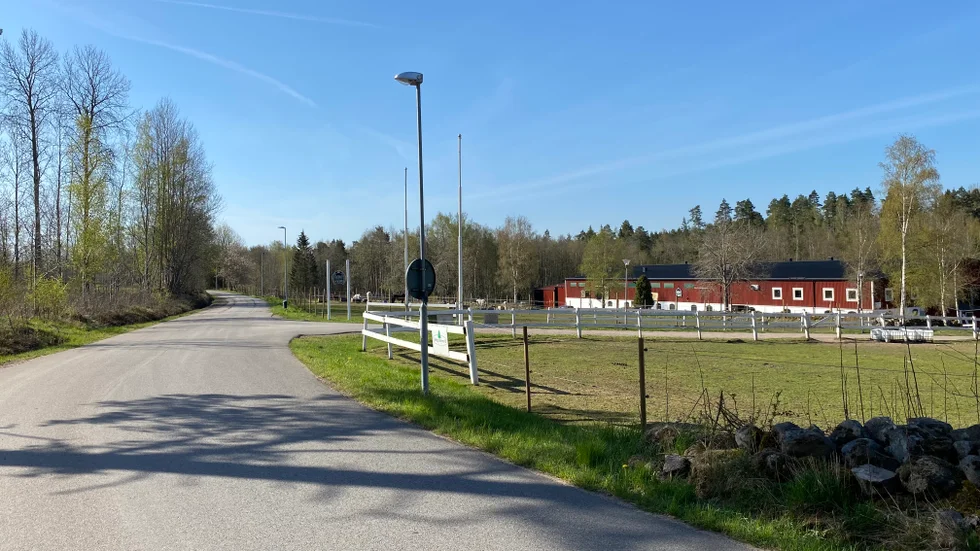 60 eller 40? Kommunstyrelsens samhällsbyggnadsutskott är på väg att backa från höjningen till 60 kilometer. Hastighetsbegränsningen på Ulriksdalsvägen utreds en gång till. "Det kan bli 40" säger Daniel Nestor (S).