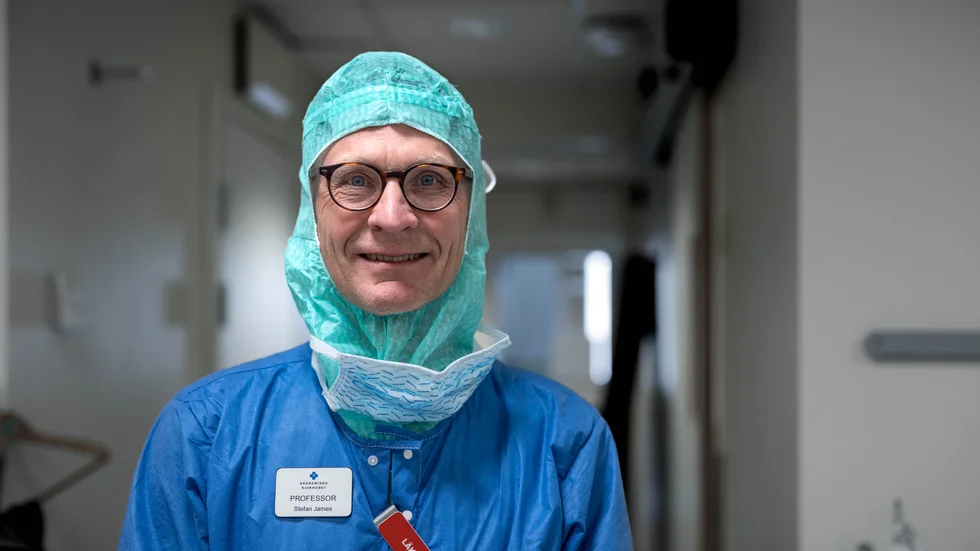 Stefan James, hjärtspecialist på Akademiska sjukhuset och professor vid Uppsala universitet, har flera studier på gång kopplat till hjärtklaffsbyten.  