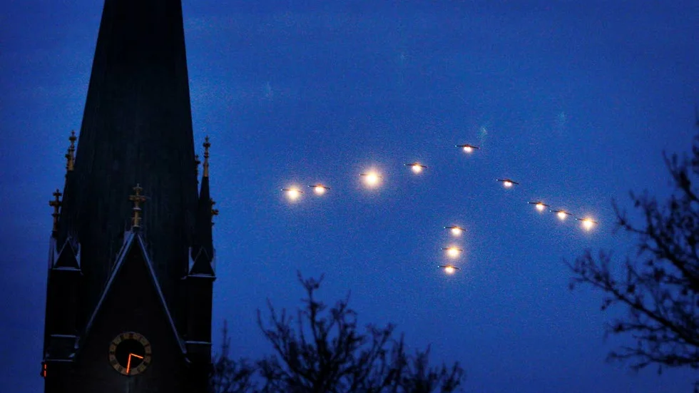 Julgran i skyn vid titigare tillfälle. Vädret tillät inte den flygande julgranen att passera över Linköping på onsdagseftermiddagen.