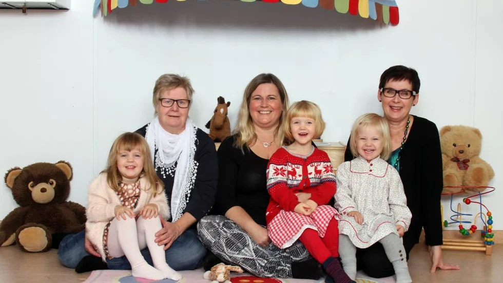 Förskolan stängs. Anki Rödin, Veronica Borg och Ann Åkerblom jobbar sitt sista år på Kantarellen, här med barnen Julia Andersson, Nora Brynolf Hall och Moa Zentio.