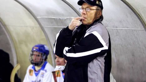 HT Bandys tränare fick se sitt lag vinna samtliga matcher i egna cupen - utom finalen mot Murmansk. "Vi var helt slutkörda", säger Strömbäck till NSD.