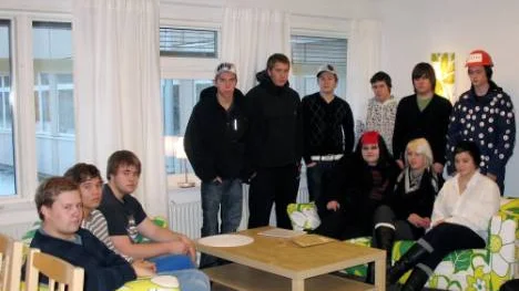 Projektarbeten har det handlat om bland en del av eleverna på Bokenskolan i Jokkmokk. Här på bilden syns en del av dem. Från vänster Nils Hertzberg, Robin Johansson, Elis Strandh, Kristoffer Forsman, Magnus Nilsson, Marcus Fällgren, Fredrik Tjäder, Dennis Johansen, Per-Aron Fjällström och det sittande flickorna Magdalena Nilsson Saulo, Emmy Wiklund och Jana Söderberg.