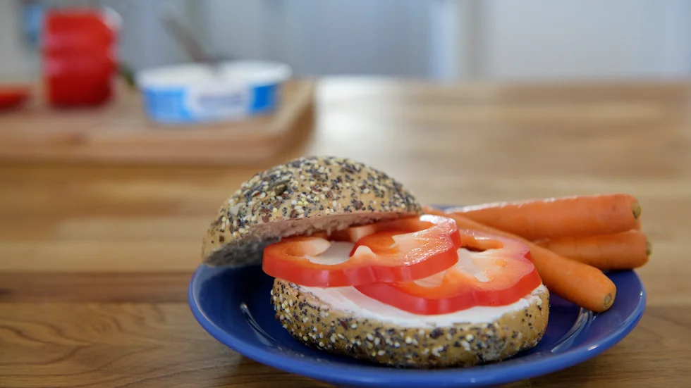 Barn- och ungdomsförvaltningen har uppdragits att utreda
möjligheten att införa skolfrukost till alla barn i Haparandas skolor.