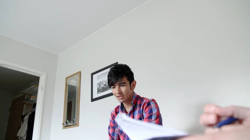 Ledsen. Sayed Mosavi har svårt att förstå varför han och hans mamma får uppehållstillstånd, men inte hans sex småsyskon.