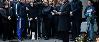 Manifestation mot våld för att hedra mördade