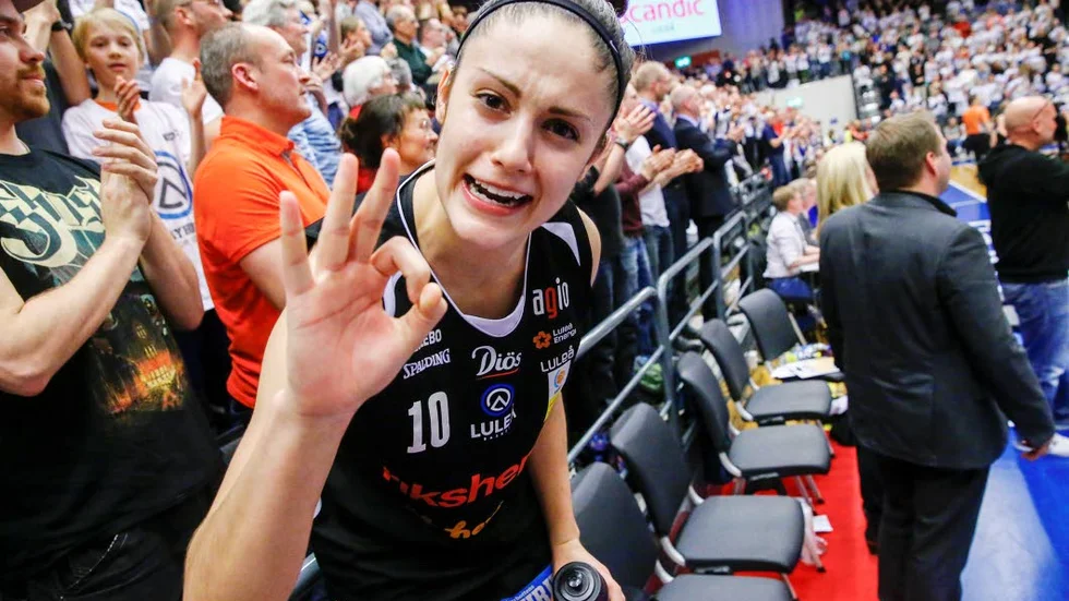 Triss i guld. Katie Bussey vet hur guld ska vinnas.