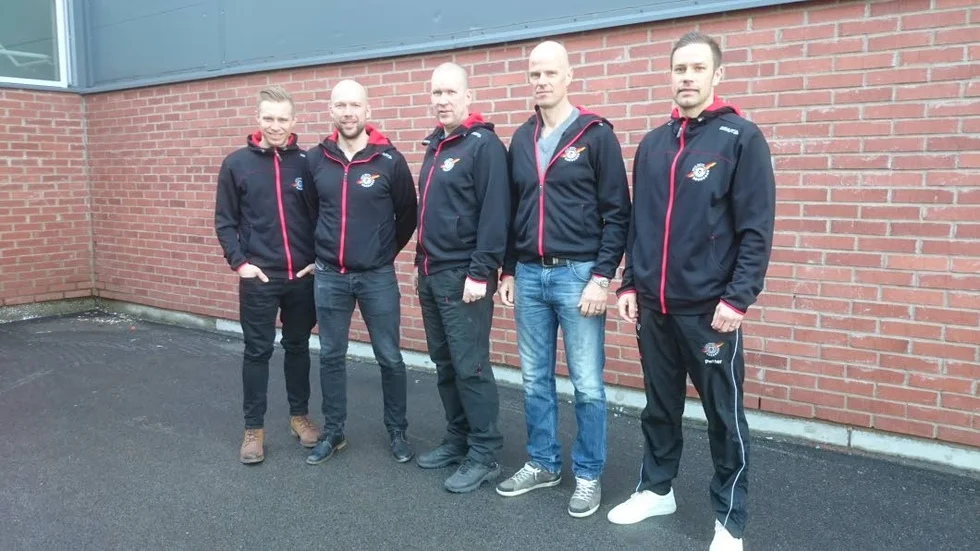 Tränare. Stefan "Skuggan" Nilsson blir ny huvudansvarig i Luleå Hockey, assisterad av Petter Lasu Nilsson och Anders Burström. Petter Pettersson fortsätter som fystränare och Gusten Törnqvist som målvaktstränare.