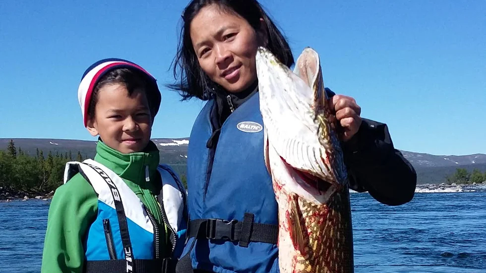 STORGÄDDAN. Kändes som bottenapp. Juan Juan Lu, Luleå, var ute efter att fiska harr. Då högg storgäddan på nästan sex kilo i Stora Lulevatten.