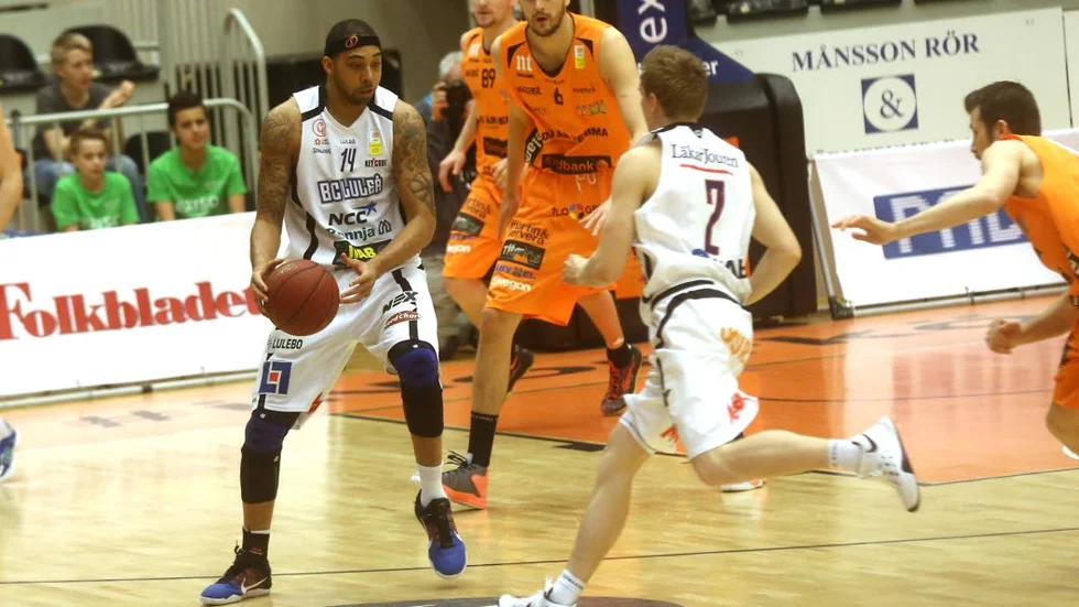 Utlandet nästa? BC Luleå förlorade semifinal 6 mot Norrköping och är ute ur slutspelet. Nu jagas Jaraun Burrows av klubbar i fyra olika länder.