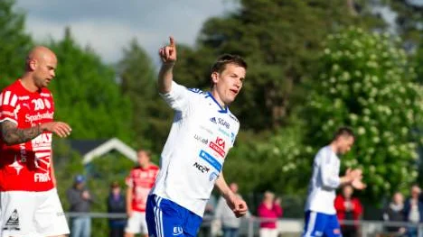 Anton Andersson visade mot Enköping att han trivs bäst som forward. Andersson stod för matchens enda mål och blev återigen hjälte för IFK Luleå.