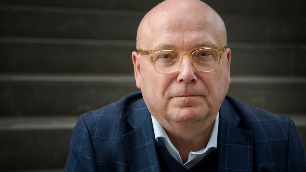 
Enligt Magnus Ranstorp, terrorismforskare vid Försvarshögskolan, är det känt att det finns ett antal personer  i Eskilstuna med ett jihadistiskt och våldbejakande synsätt. Däremot är han lite förvånad över att Säpo även gjort tillslag i Strängnäs.

