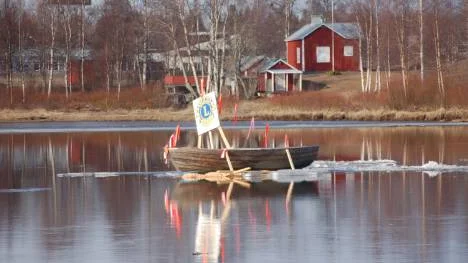 Träbåten är flott! I går gick isen i Kalixälven.