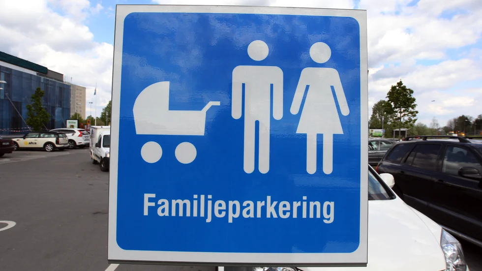 Extra breda p-platser till alla, föreslår insändarskribenten,