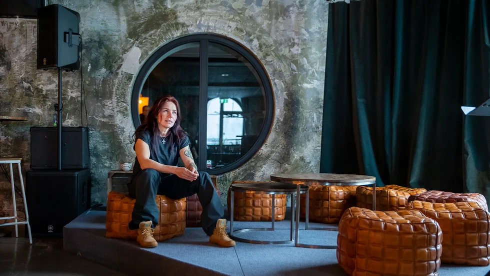 I Bryggeriets nedlagda restaurang sitter Paula Fahlander och tänker tillbaka till Open Mic-kvällarna, när vem som helst i publiken fick kliva upp på scenen. "Jag minns kvällar när alla i publiken sjöng med. Det var helt fantastiskt!"